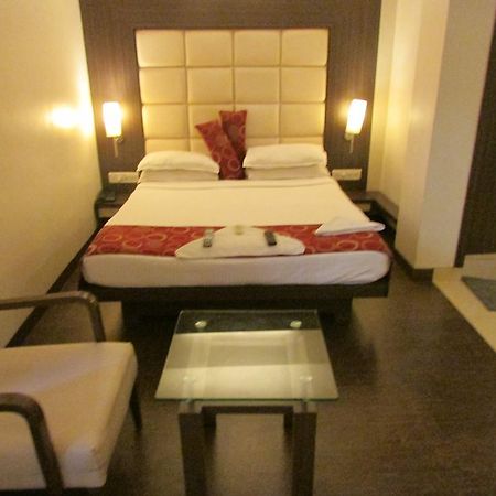 Hotel Mourya Residency Thane Zewnętrze zdjęcie
