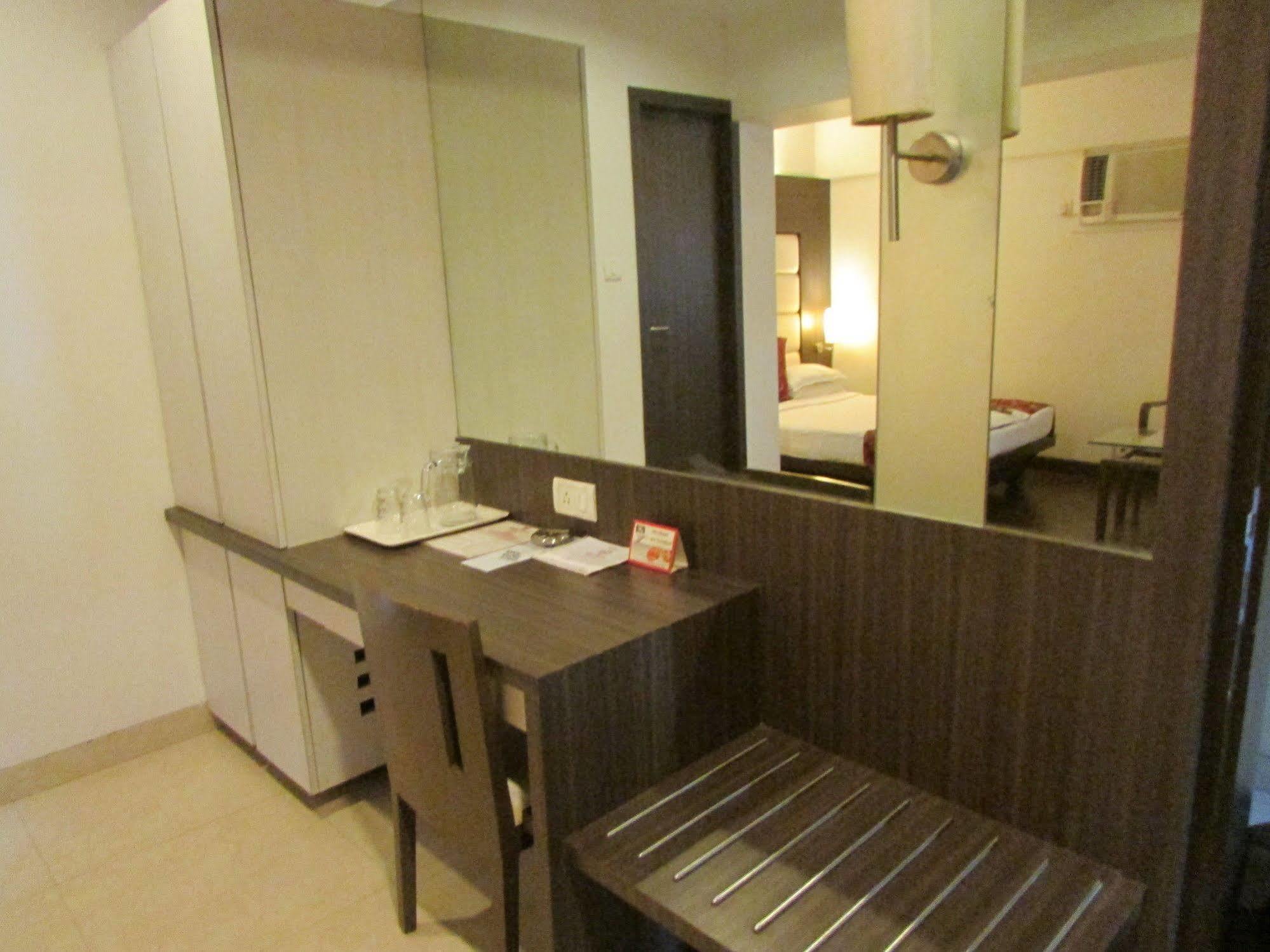 Hotel Mourya Residency Thane Zewnętrze zdjęcie