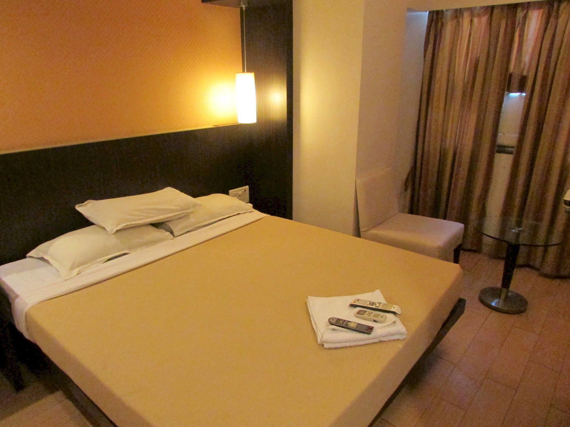 Hotel Mourya Residency Thane Zewnętrze zdjęcie